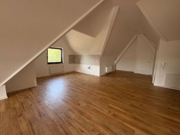 Elegante Dachgeschosswohnung mit Blick – Blumenstraße, Hamminkeln, 46499 Hamminkeln, Dachgeschosswohnung