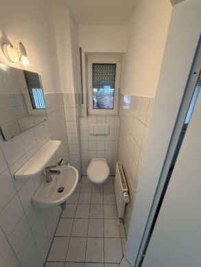 Frisch renoviert! Souterrain-Apartment mit 2 Zimmern, Terrasse, Stellplatz und EBK in Wesel - Bild (64693)