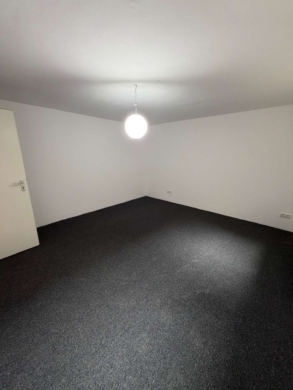 Frisch renoviert! Souterrain-Apartment mit 2 Zimmern, Terrasse, Stellplatz und EBK in Wesel - Bild (64695)