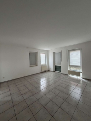 Frisch renoviert! Souterrain-Apartment mit 2 Zimmern, Terrasse, Stellplatz und EBK in Wesel - Bild (64687)