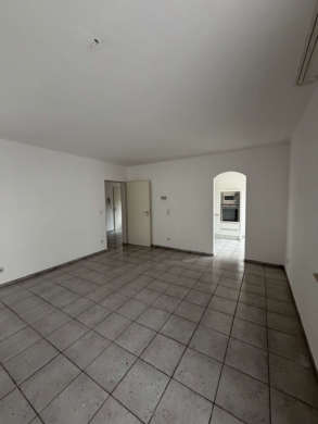Frisch renoviert! Souterrain-Apartment mit 2 Zimmern, Terrasse, Stellplatz und EBK in Wesel - Bild (64689)