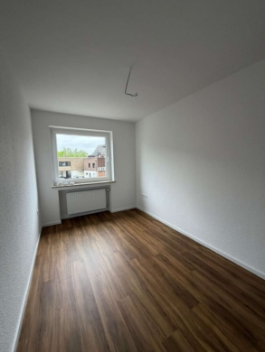 Erstbezug nach Renovierung! Helle 4-Zimmer-Wohnung mit Balkon in Bocholt an der Kurfürstenstraße - Bild (64280)