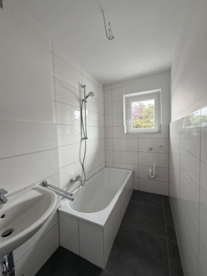 Erstbezug nach Renovierung! Helle 4-Zimmer-Wohnung mit Balkon in Bocholt an der Kurfürstenstraße - Bild (64293)
