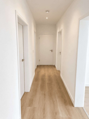 Renovierte 2-Zimmerwohnung direkt an der Adenauerallee zu vermieten - Bild (65233)