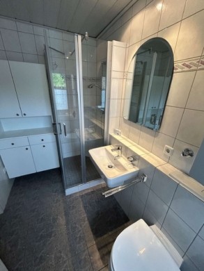 Renovierte 2-Zimmerwohnung direkt an der Adenauerallee zu vermieten - Bild (65237)