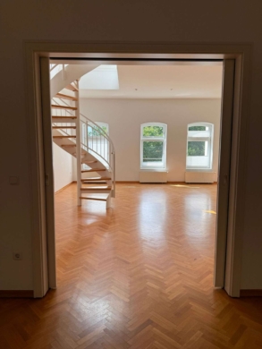 Charmante und besondere Maisonette – Altbauwohnung in zentraler Lage zu vermieten - Bild (64875)