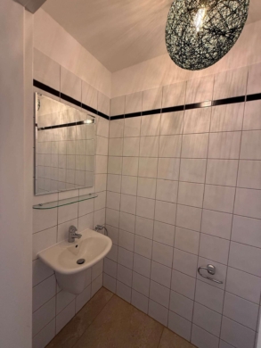 Charmante und besondere Maisonette – Altbauwohnung in zentraler Lage zu vermieten - Bild (64878)